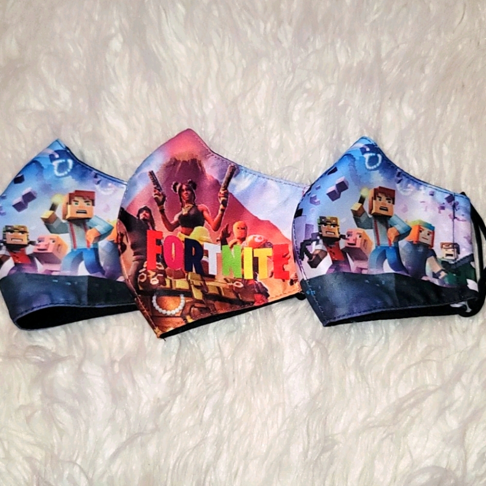 Set of 3 children masks with video game print